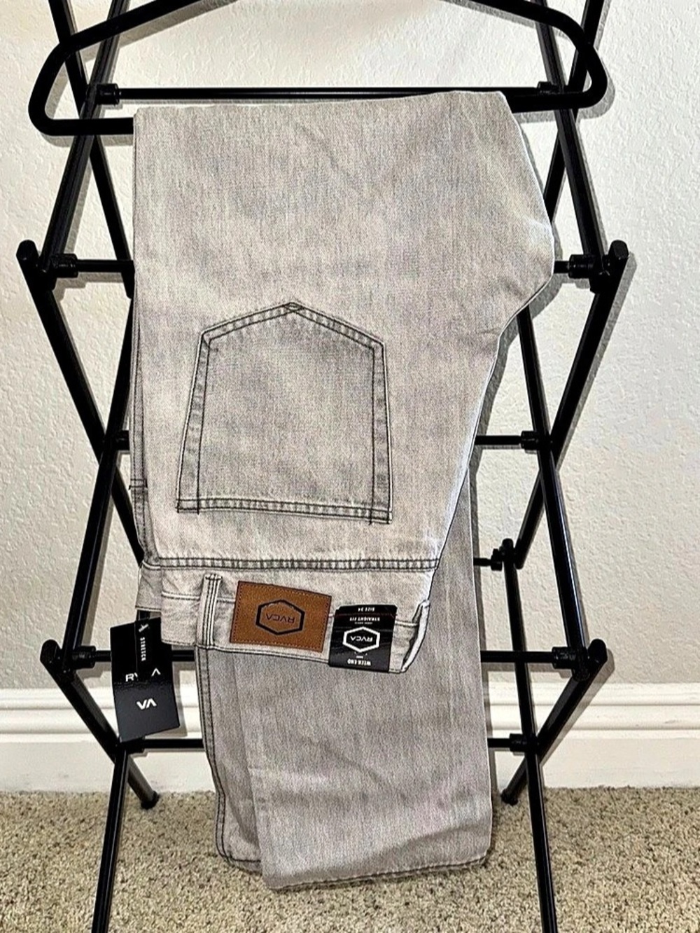 NWT RVCA Weekend Denim Straight Fit Stretch Jeans Mens Size 34 Light Grey